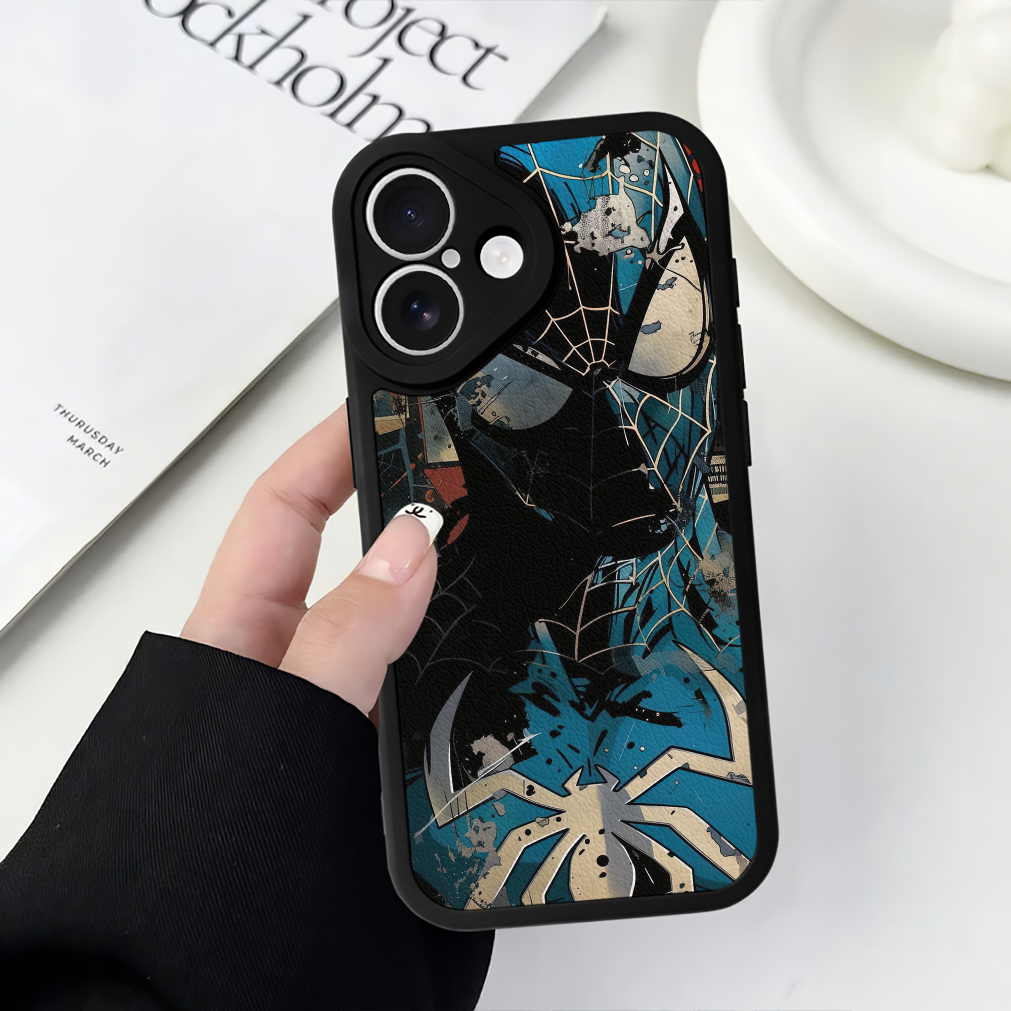 Spider Man スパイダーマン 【iPhone 16シリーズ対応】シリコンスマホケース（レザー調） 材質：シリコン